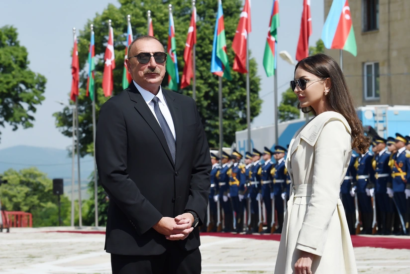 MM Prezident və Birinci vitse-prezidentə Müstəqilliyin Bərpası Günü münasibətilə təbrik məktubu ünvanlayıb