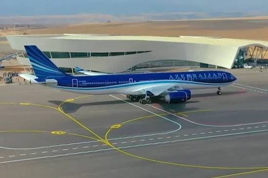 AZAL təyyarəsi geri qayıdaraq Sankt-Peterburq hava limanına enməli olub, sərnişinlər təxliyyə olunub  