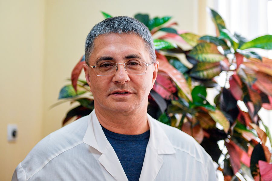 Həkim və teleaparıcı Myasnikov təyin olunduğu kimi antibiotik qəbul etməməyə çağırıb
