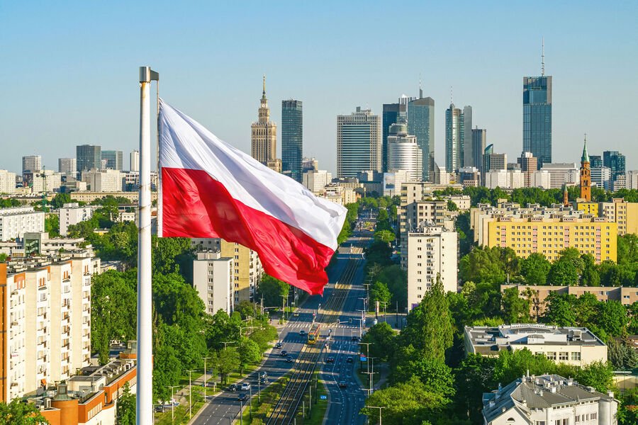 Polşa Xarici İşlər Nazirliyinin rəhbəri Putinin ünvanına təhdidlərdən sonra suallar verib