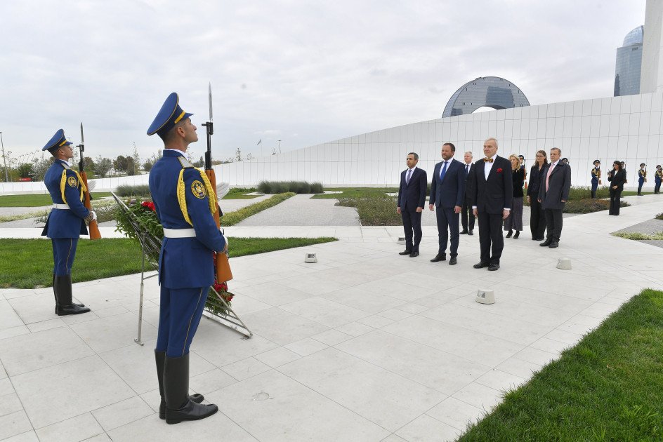 Estoniyanın xarici işlər naziri Zəfər parkını ziyarət edib Estoniyanın xarici işlər naziri Zəfər parkını ziyarət edib
