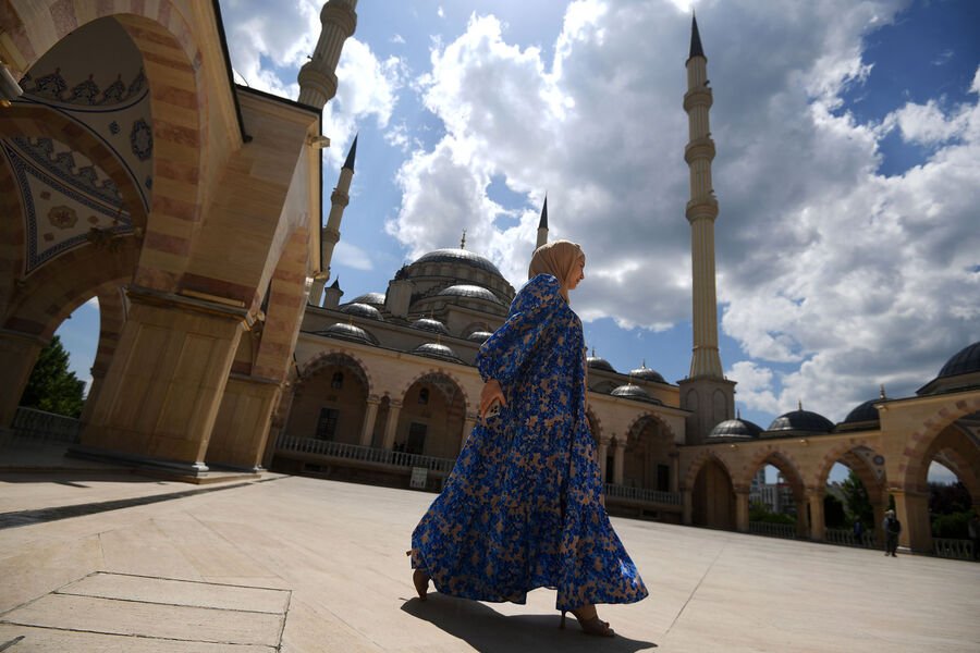 Çeçenistanda örtüksüz qadınlarla izahat danışıqlarına başlayacaqlar