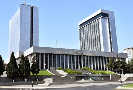 Zəfər Gününə həsr olunmuş iclas: Milli Məclisdə mühüm islahatlar gündəmdə