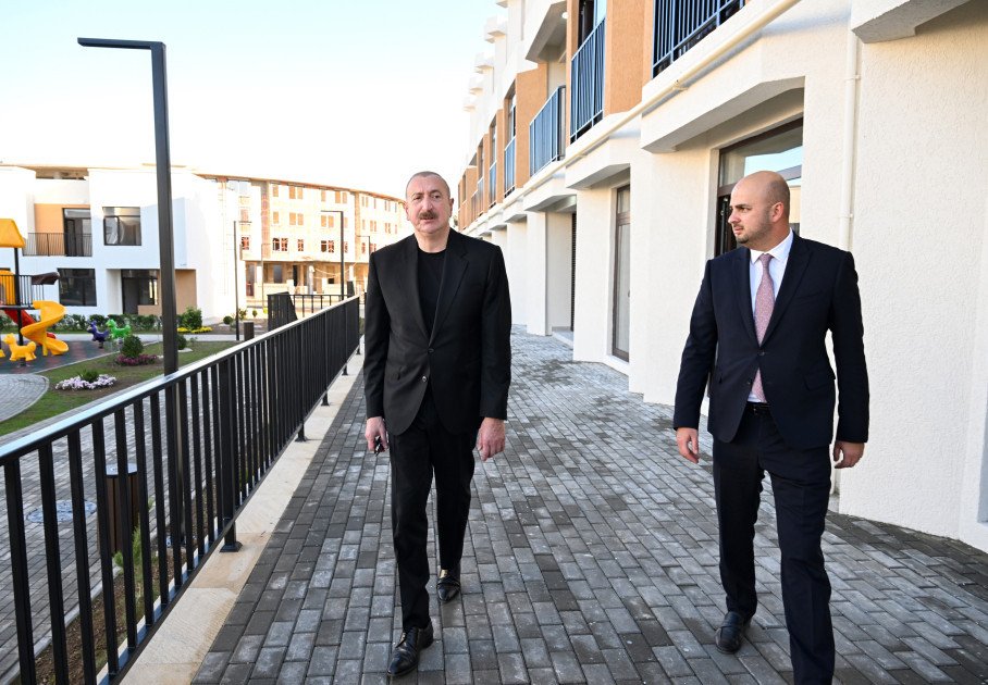 Prezident Zəngilanda 104 mənzilli yaşayış kompleksində görülmüş işlərlə tanış olub Prezident Zəngilanda 104 mənzilli yaşayış kompleksində görülmüş işlərlə tanış olub