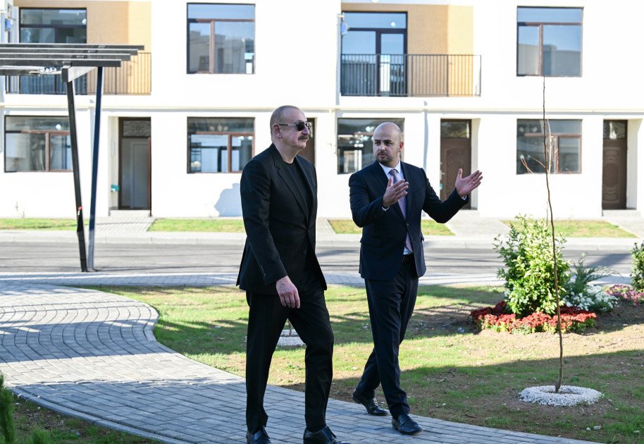 Prezident Zəngilanda 104 mənzilli yaşayış kompleksində görülmüş işlərlə tanış olub Prezident Zəngilanda 104 mənzilli yaşayış kompleksində görülmüş işlərlə tanış olub