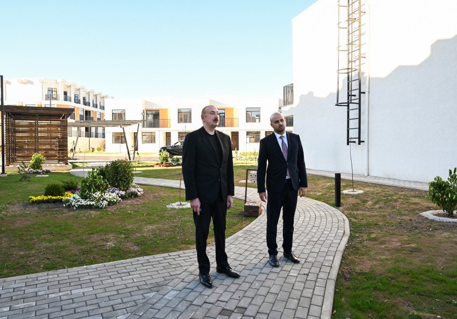 Prezident Zəngilanda 104 mənzilli yaşayış kompleksində görülmüş işlərlə tanış olub Prezident Zəngilanda 104 mənzilli yaşayış kompleksində görülmüş işlərlə tanış olub