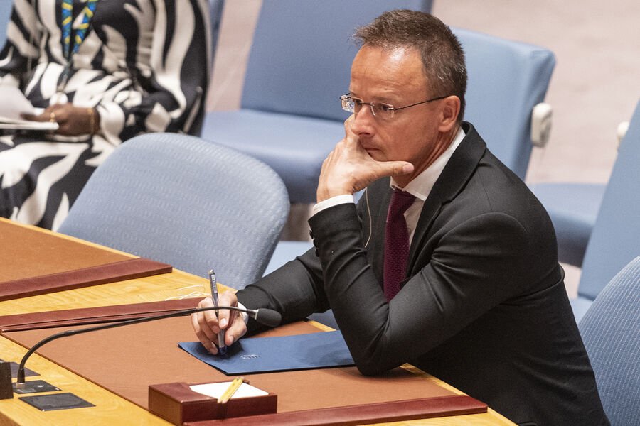 Siyarto Avropada sülhün əsas şərtini açıqladı