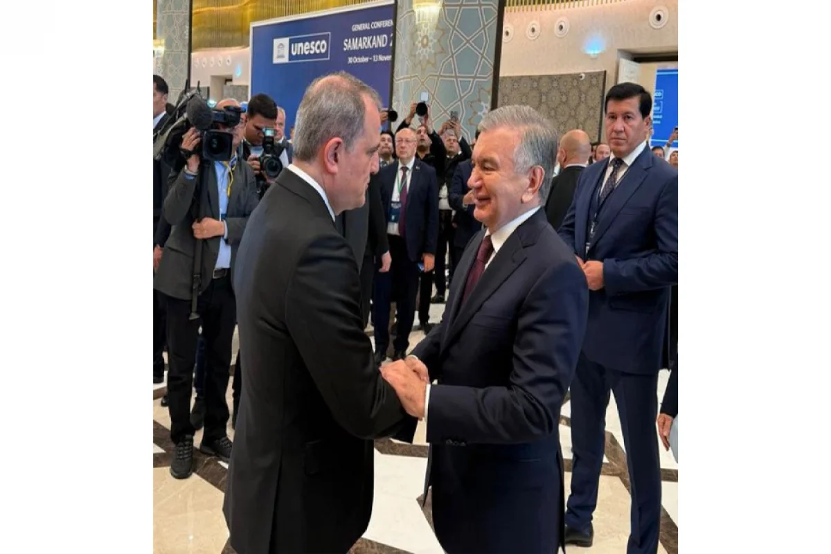 Ceyhun Bayramov Səmərqənddə Şövkət Mirziyoyevlə görüşüb