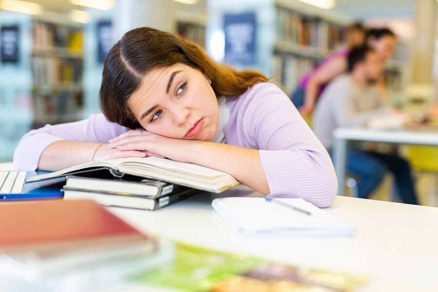 Ac olanda insanlar "axmaq" olmurlar