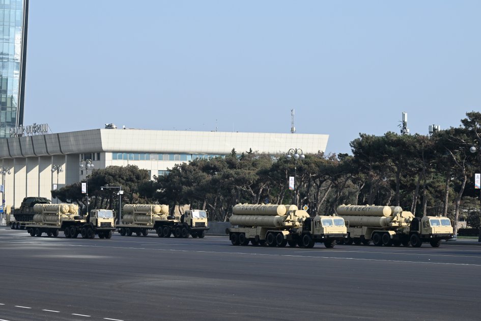 Bakıdakı paradda nümayiş etdirilən silah sistemləri, texnikalar və aviasiya vasitələri Azərbaycanın hərbi qüdrətinin əyani göstəricisidir 