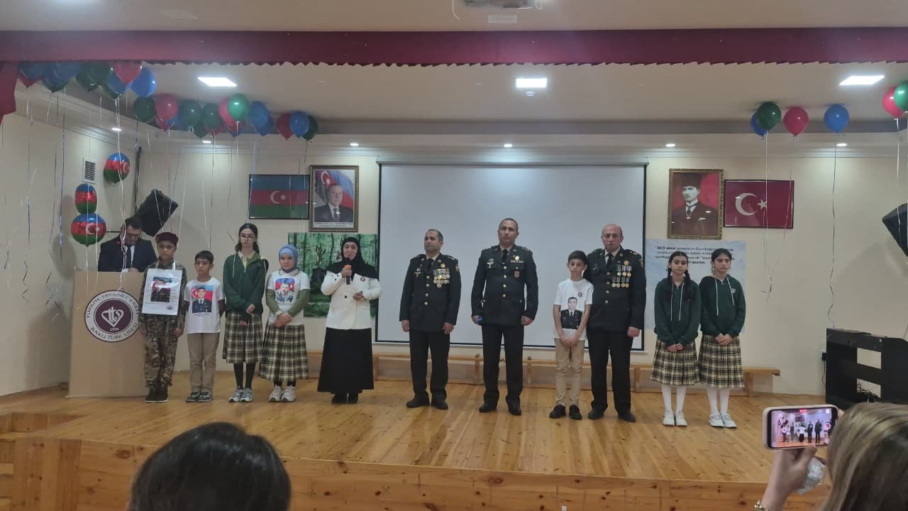 Türkiyə Diyanət Vəqfi Bakı Türk Liseyində Zəfər Günü münasibətilə tədbir keçirildi - ÖZƏL