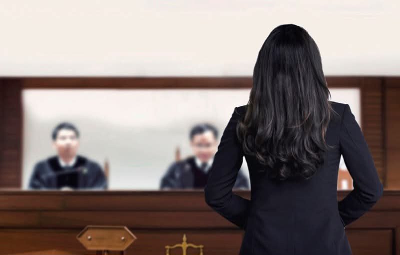 Tələbədən ətir istəyən müəllim işdən qovulub