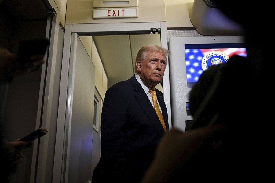 Tramp Epşteynlə bağlı sualdan sonra jurnalisti "donuz" adlandırdı