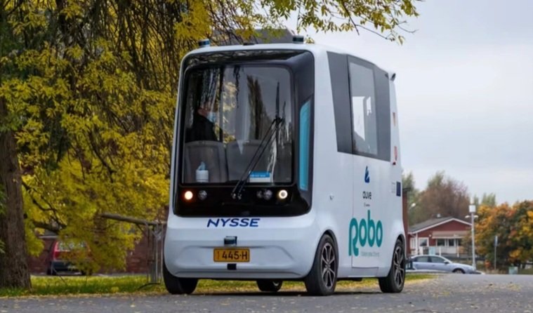 Finlandiya ilk pilotsuz avtobusu istifadəyə verdi