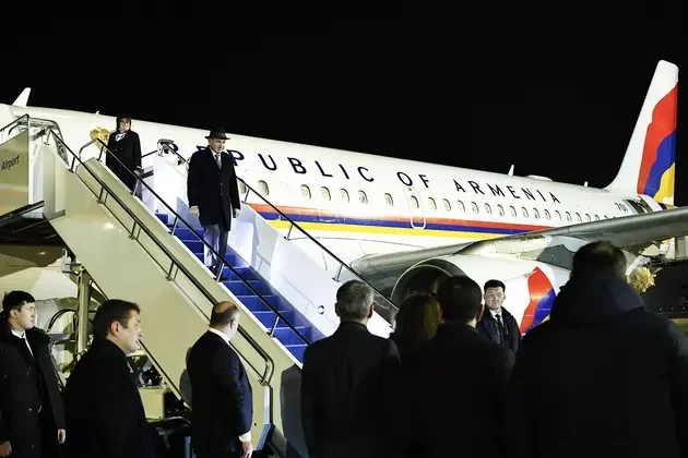 Ermənistanın Baş naziri Qazaxıstana uçdu