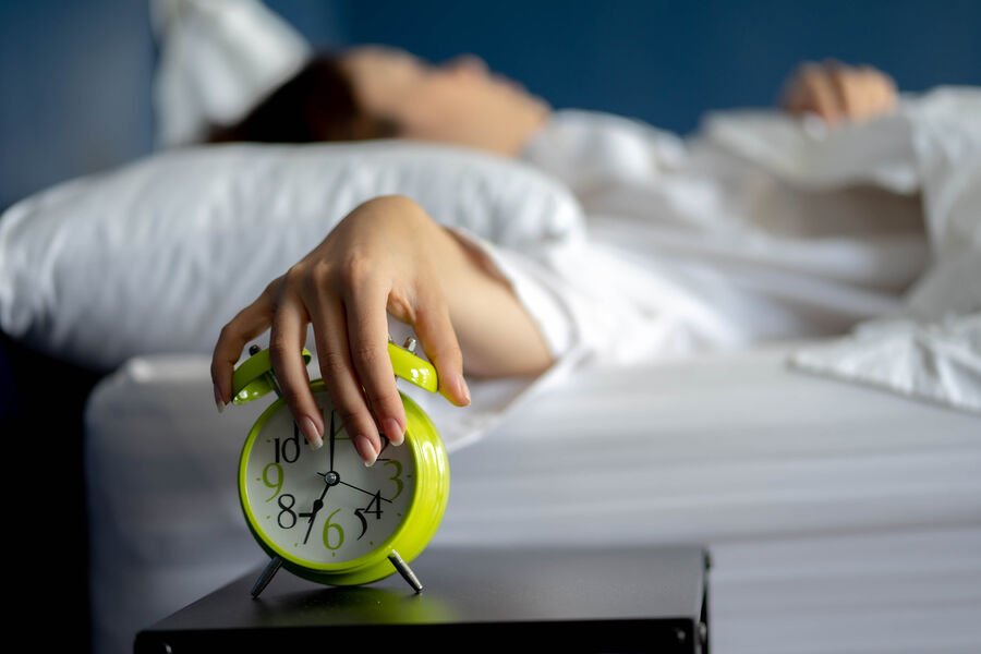 Həkim xəbərdarlıq etdi: - Zəngli saatı söndürmək vərdişi xroniki yorğunluğa səbəb olur