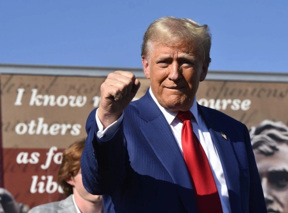 Məhkəmə Trampı prezident seçkilərinə müdaxilə ilə bağlı bütün ittihamlardan azad etdi