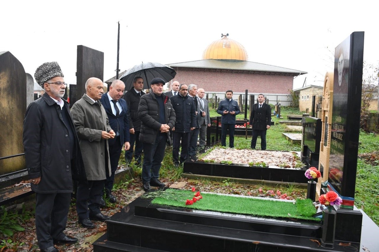 Rayon rəhbəri Mahmudavar ərazisində şəhid məzarlarını ziyarət etdi