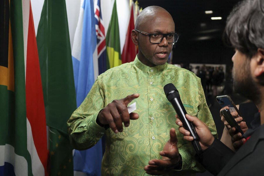 Cənubi Afrika Respublikası Rusiya Federasiyası və Ukrayna ilə icarəçilərinin məhkəməsi ilə bağlı danışıqlar apardığını elan etdi