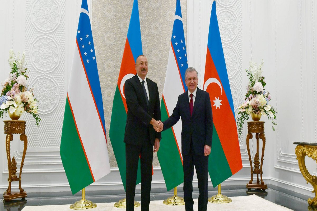 Mirziyoyev İlham Əliyevi təbrik etdi