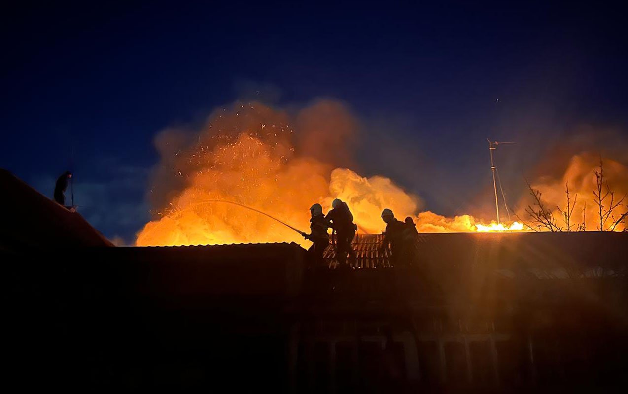 Gəncədə bitişik evlər yandı - Fotolar