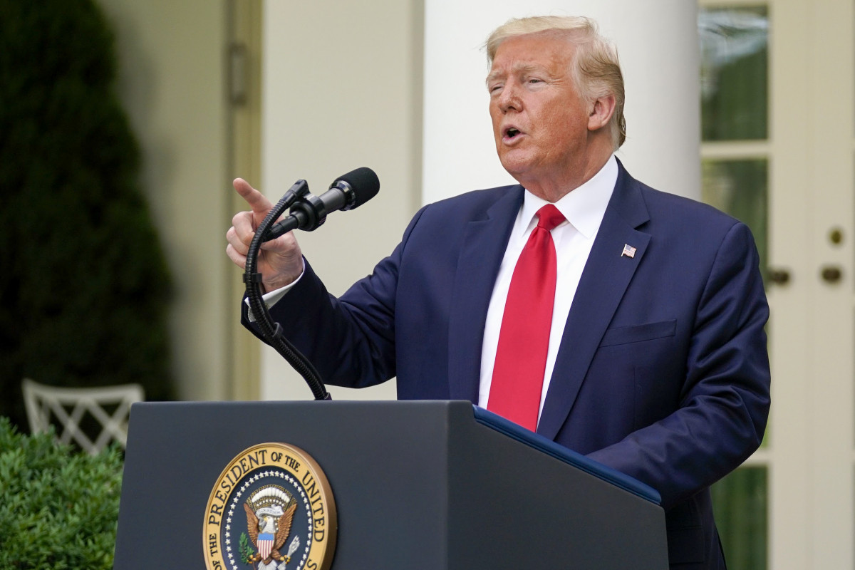 KİV: Tramp Venesueladakı hərbi obyektlərə zərbə endirilməsini əmr edib