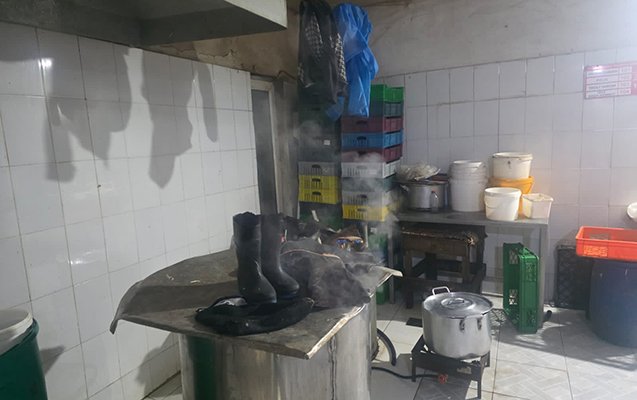 Toyuq ətini bu şəraitdə istehsal edirlərmiş - GÖRÜNTÜLƏR