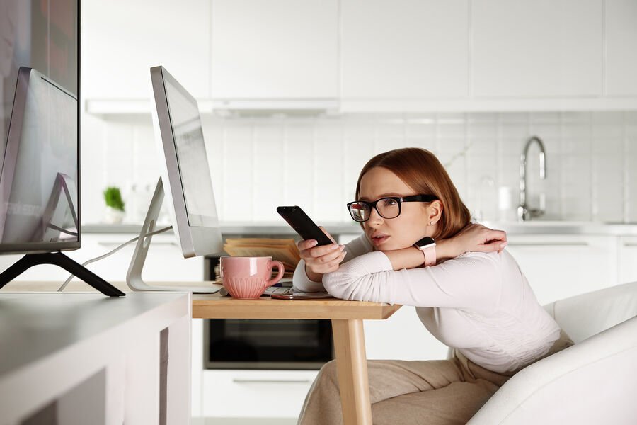 Çin alimləri: “Marafon” serial izləmək tənha hiss etmə ehtimalını artırır