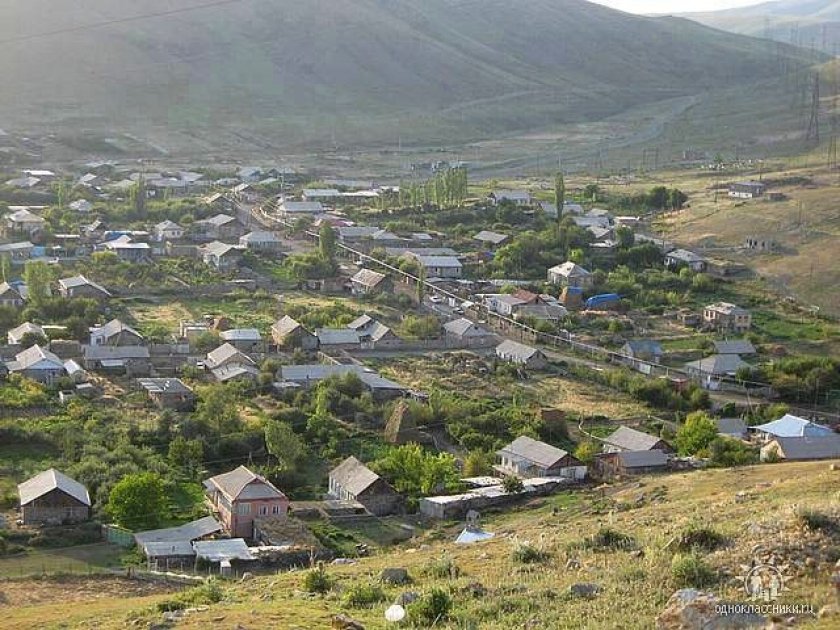 Professor tarixi torpaqdan yazır: "Bu kənd bizə hər şeyi verdi. Biz isə ona heç nə"
