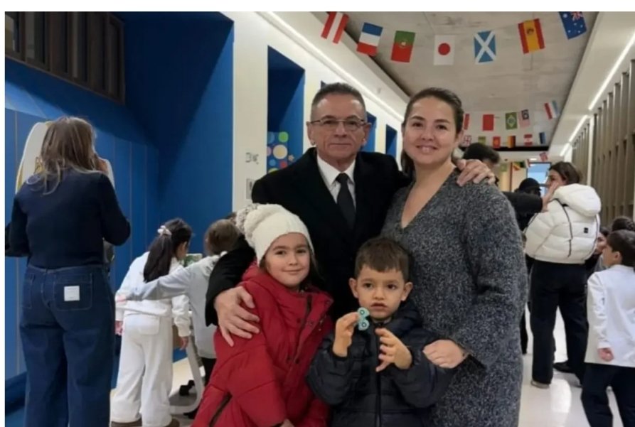 Zəhra Quliyeva ailəvi fotosunu paylaşıb.