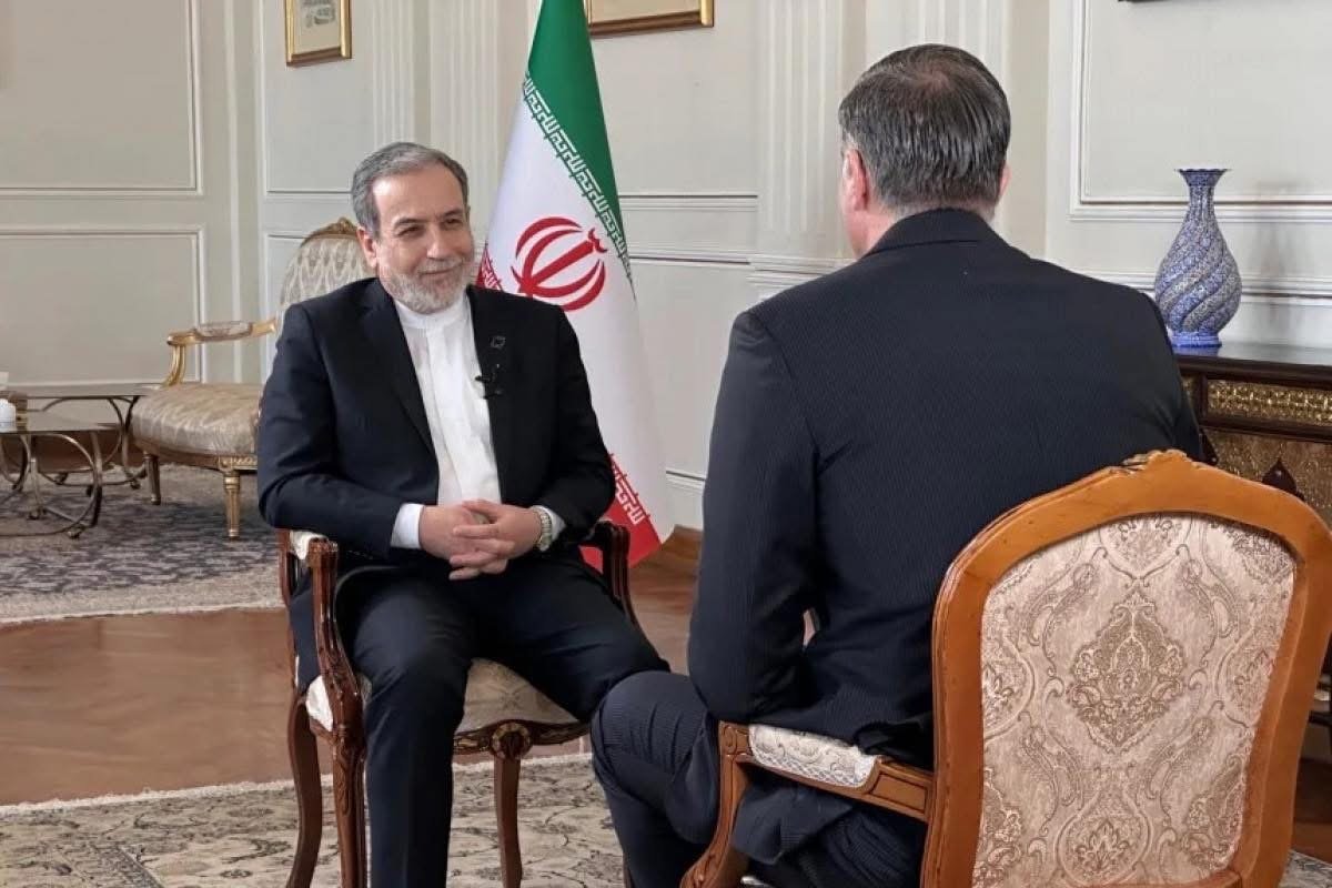 ABŞ-ın hərbi qüvvələrinin cəmləşdirilməsinə baxmayaraq, İranın xarici işlər naziri danışıqlara ümidlidir