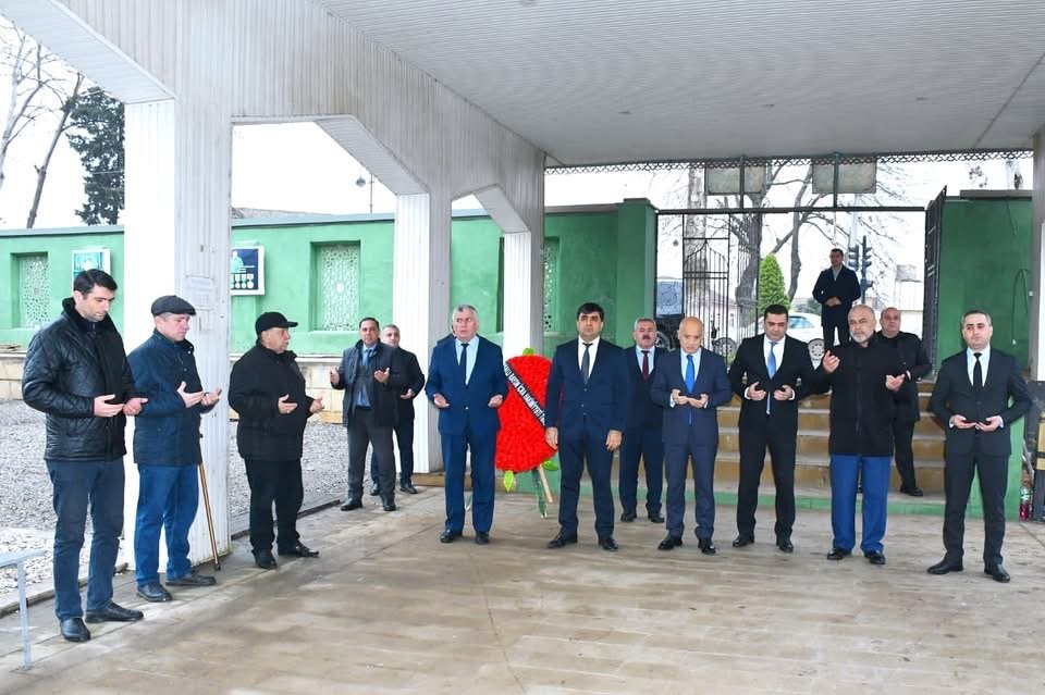 Rayon rəhbəri Masallı ərazisində şəhid məzarlarını ziyarət edib