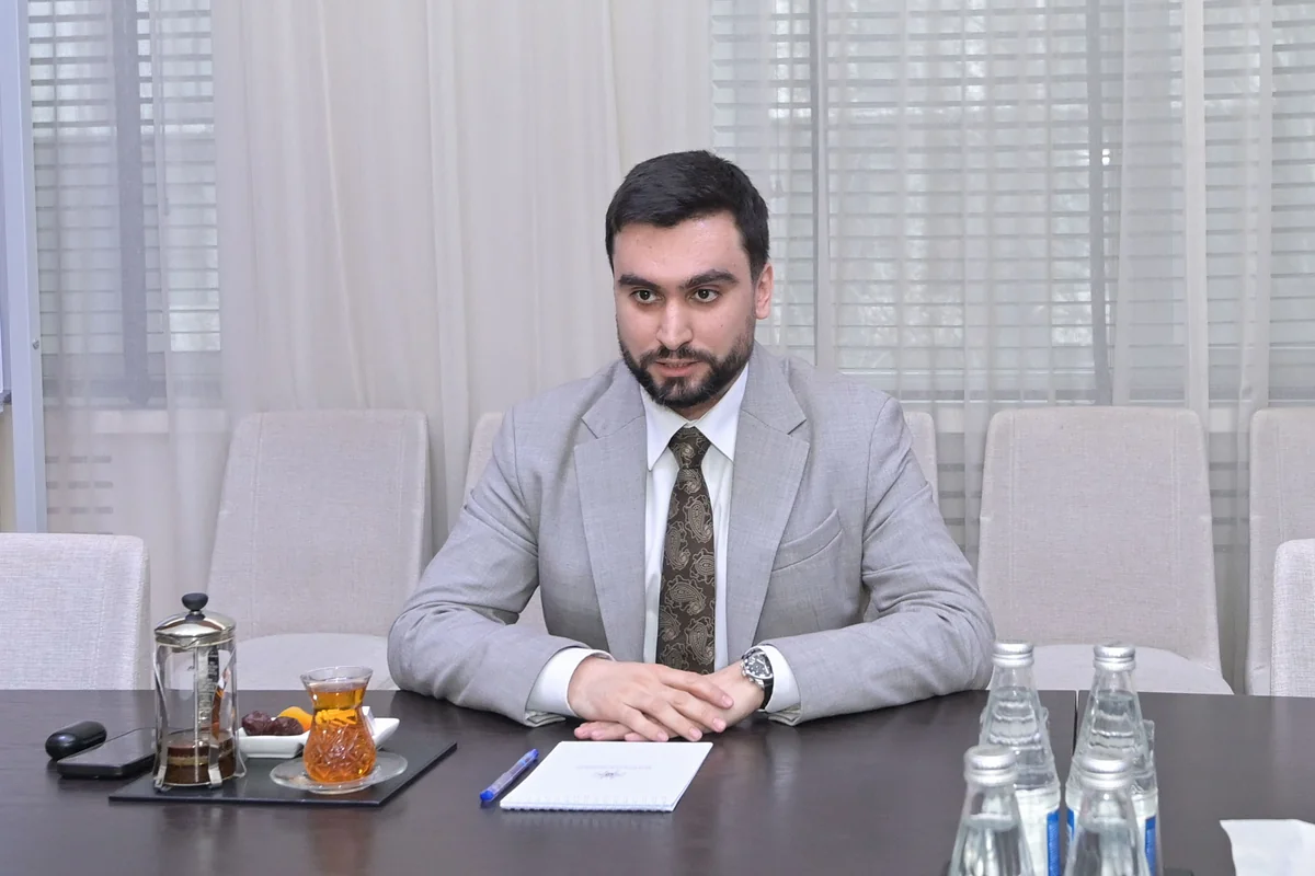 Emin Əmrullayev "Yüksəliş" müsabiqəsinin qalibləri ilə görüşüb