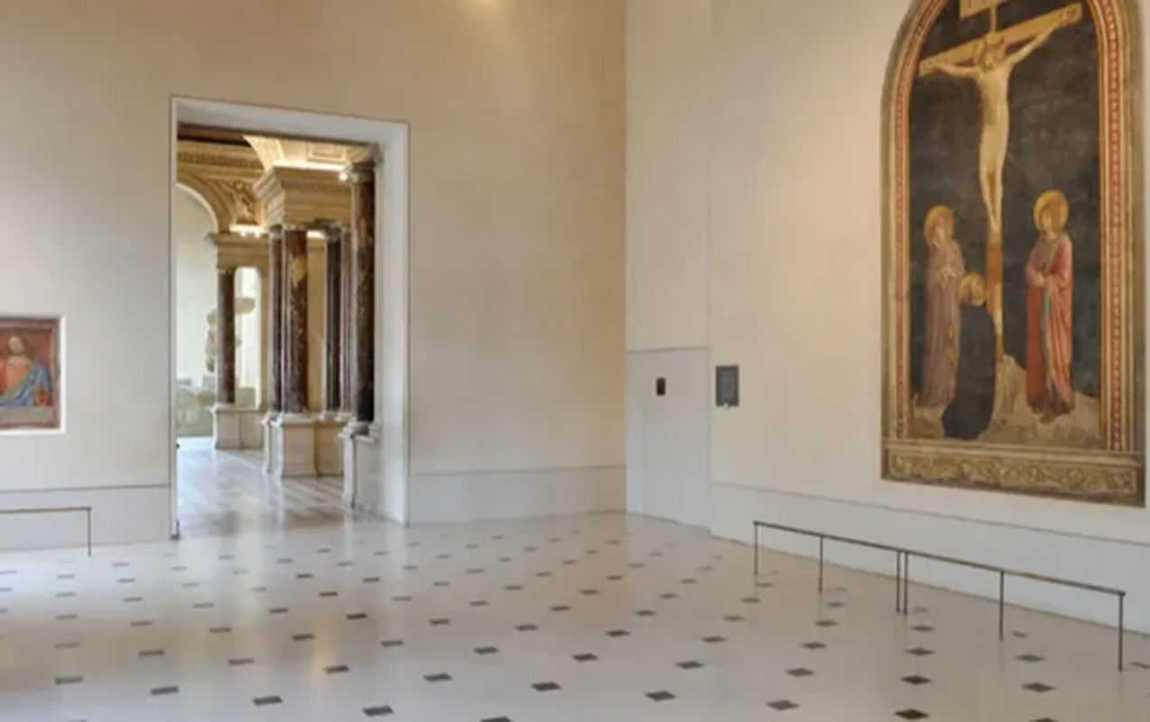 Luvr muzeyində su sızması - Əsərlər zədələndi