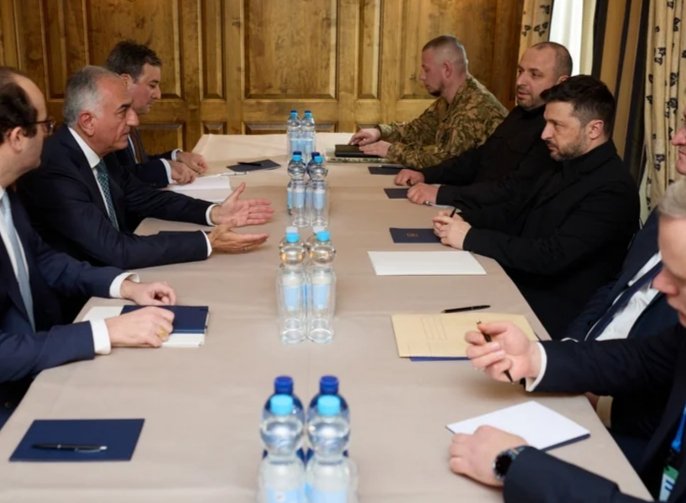 Zelenski Pəhləvi ilə görüşüb