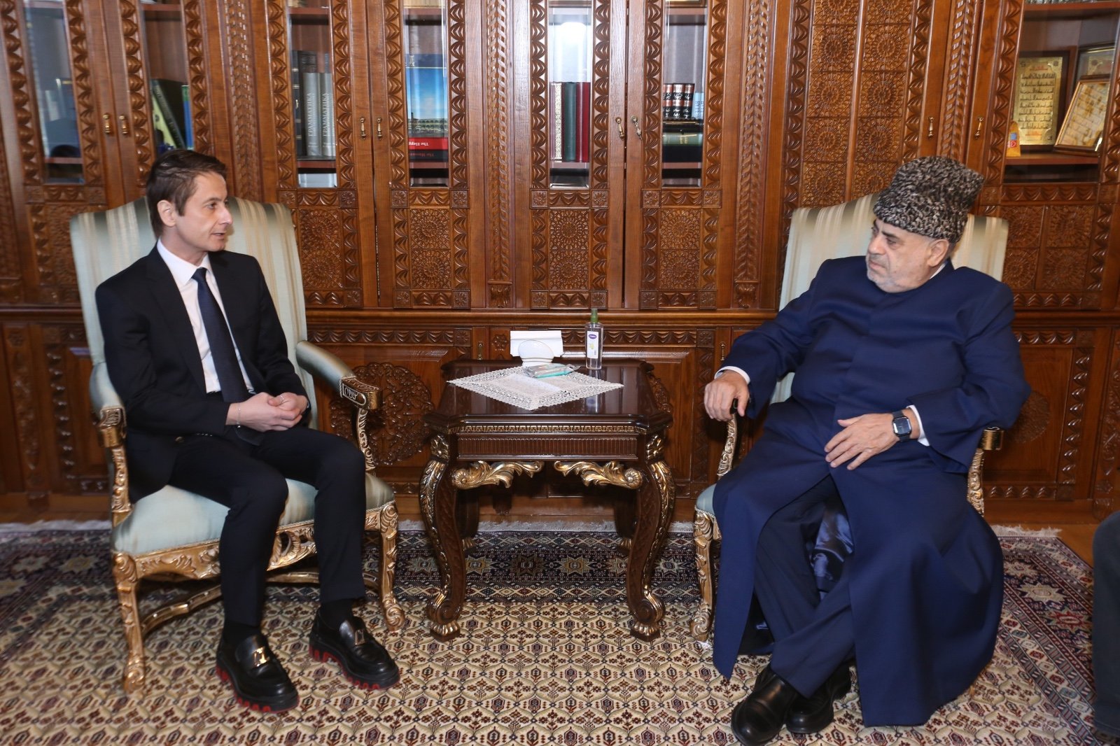 Allahşükür Paşazadə ilə Nizami Gəncəvi Beynəlxalq Mərkəzinin baş katibi Rövşən Muradov arasında görüş keçirilib