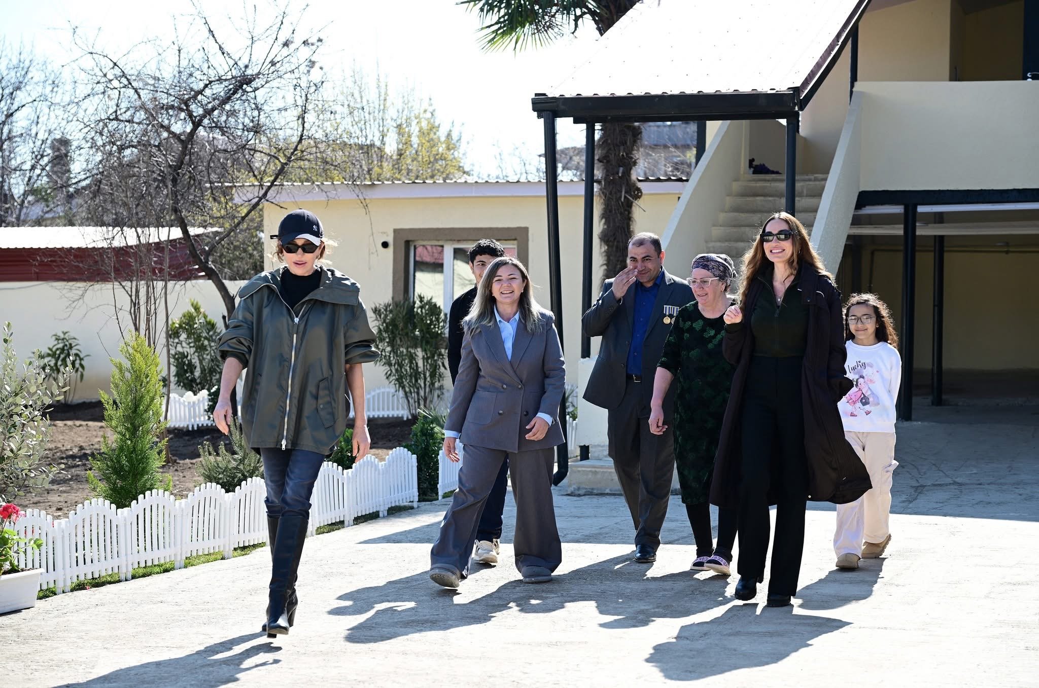 İlham Əliyev Xocavənd şəhərində görülmüş işlərlə tanış olub, şəhər və kənd sakinləri ilə görüşüb