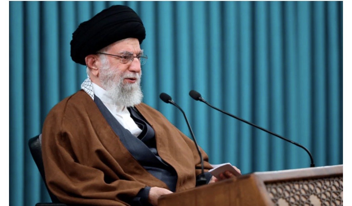 Əli Xamenei uçqun altında – FOTO