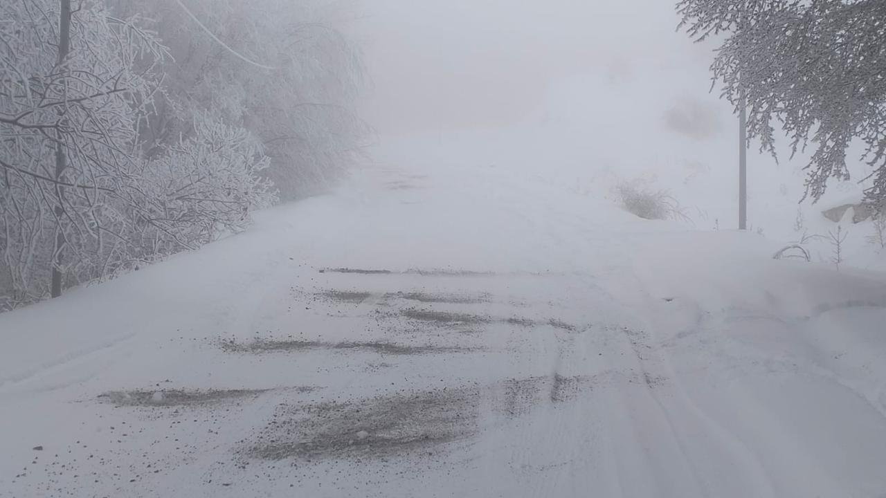 AAYDA-nın "19 saylı Xüsusi Təyinatlı Yol İstismarı” İdarəsi  Şamaxıda bir neçə kənd yollarını qardan  təmizləyir
