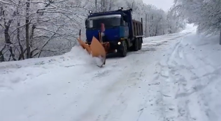 AAYDA-nın "19 saylı Xüsusi Təyinatlı Yol İstismarı” İdarəsi  Şamaxıda bir neçə kənd yollarını qardan  təmizləyir