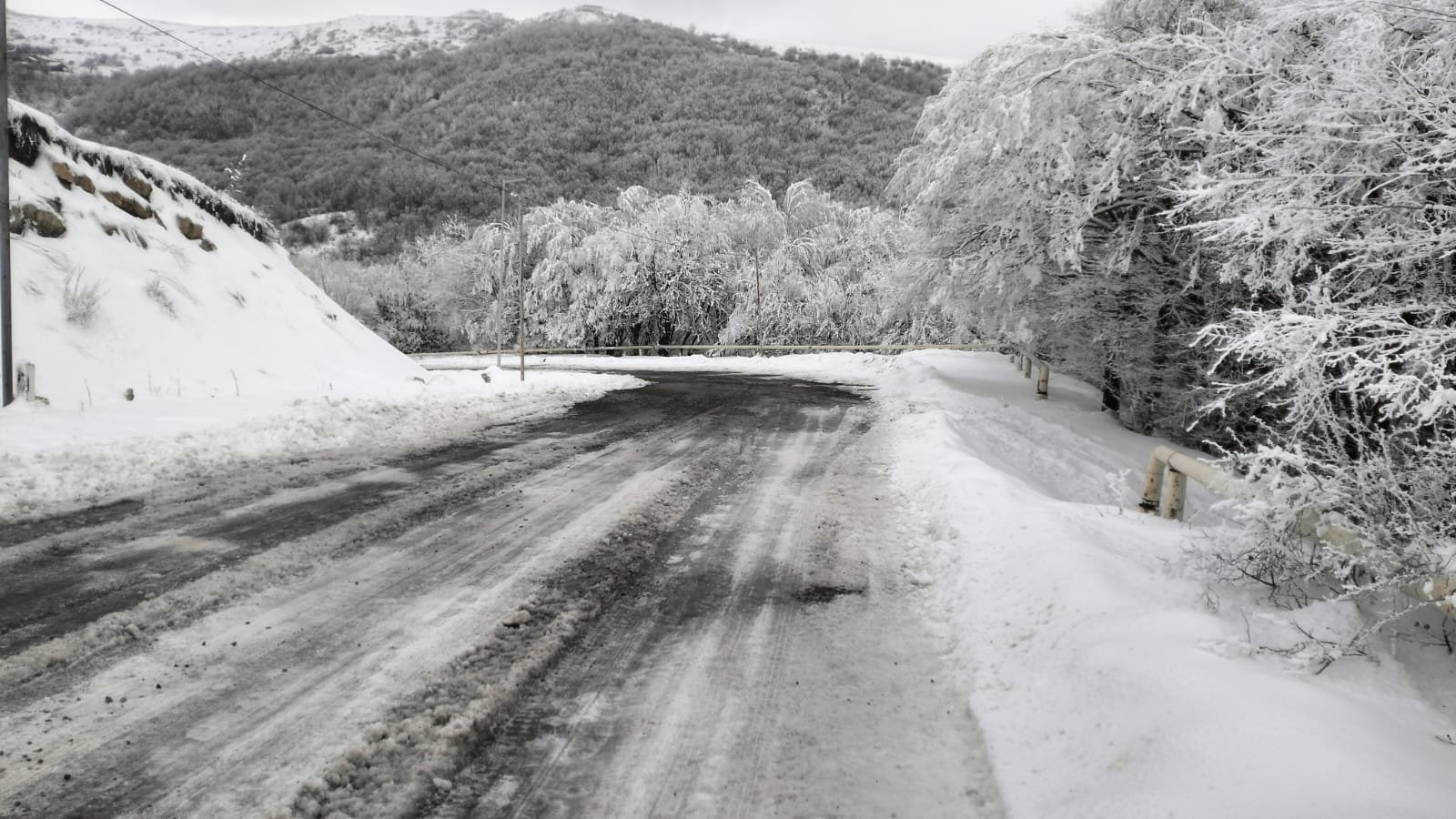 AAYDA-nın "19 saylı Xüsusi Təyinatlı Yol İstismarı” İdarəsi kənd yollarını qardan  təmizləyir
