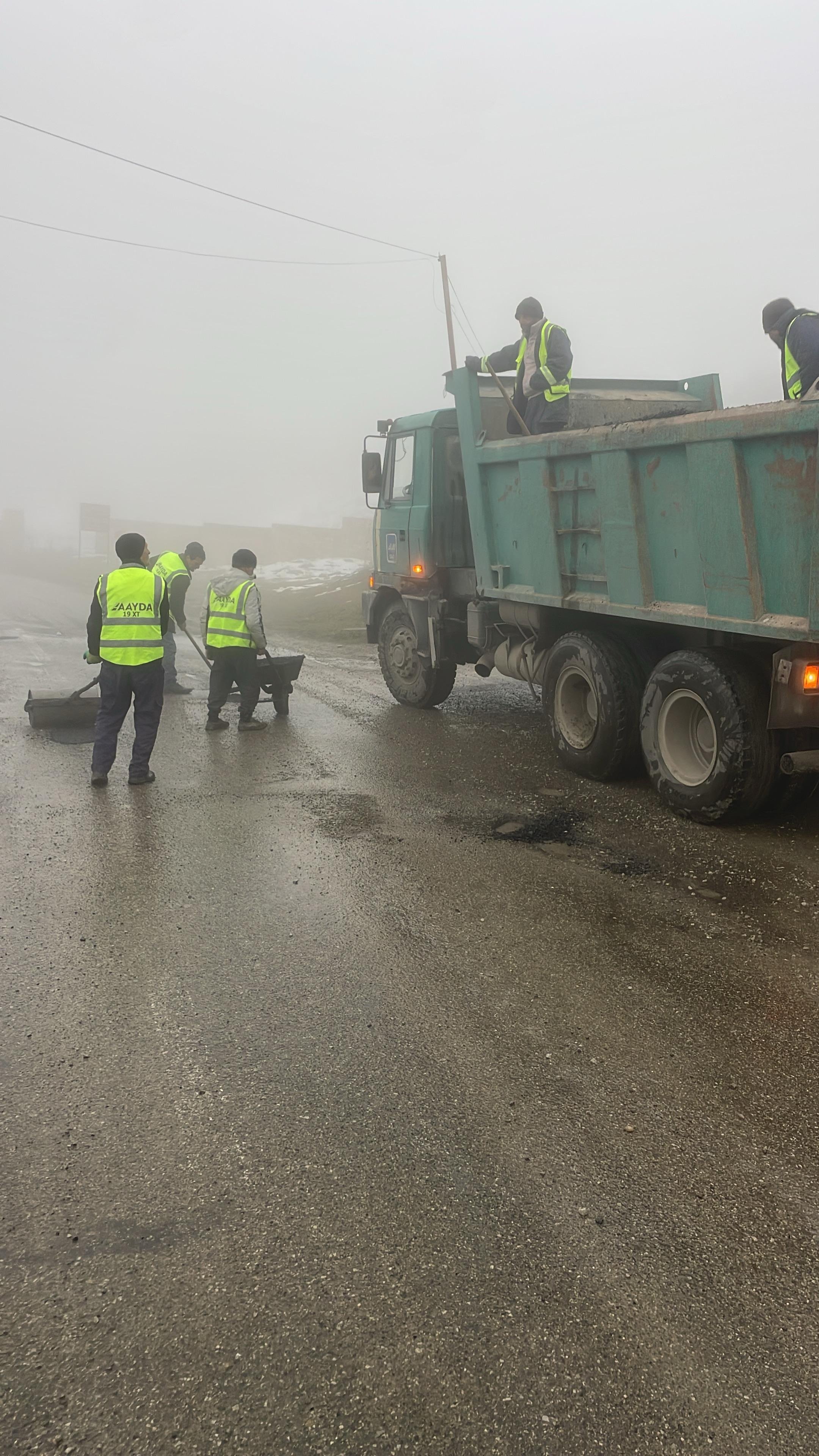 AAYDA-nın "19 saylı Xüsusi Təyinatlı Yol İstismarı” İdarəsi yollarda təmir işlərini davam etdirir