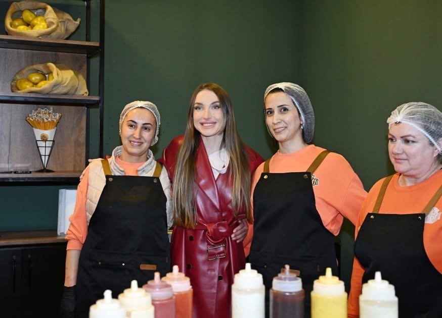 Alena Əliyeva Novruz yarmarkasını ziyarət edib