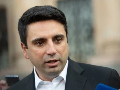 Ermənistan parlamentinin sədri vətəndaşla qalmaqallı insidentdən danışıb