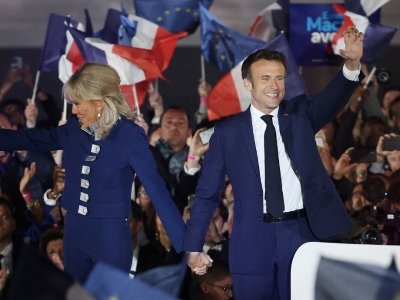 Tramp: Makron hələ də həyat yoldaşının vurduğu zərbədən sonra bərpa olunur