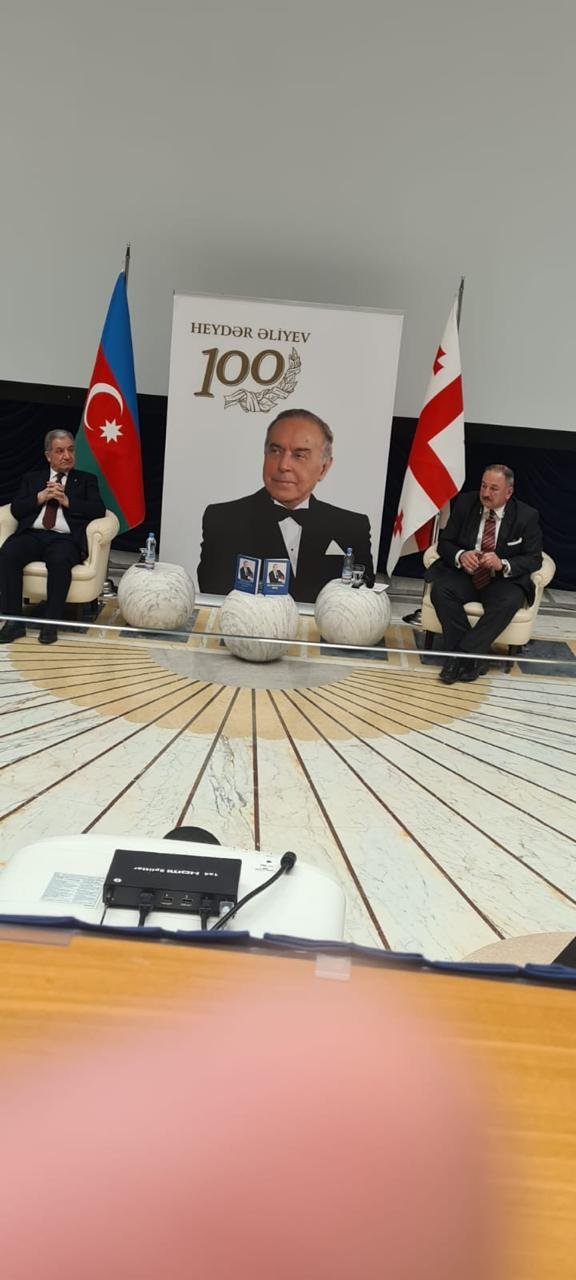 Professor yazır: Strateji tərəfdaş, mehriban qonşu