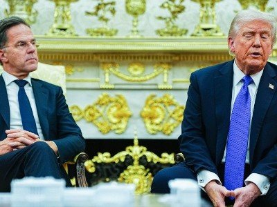 ABŞ PREZİDENTİ NATO BAŞ KATİBİ İLƏ GÖRÜŞ KEÇİRİB