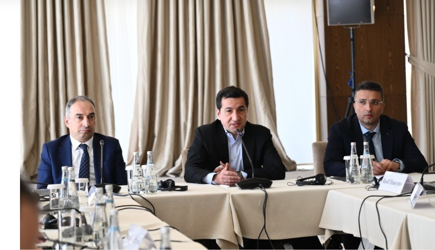 Prezidentin köməkçisi “Sülh Körpüsü” təşəbbüsünün iştirakçıları ilə görüşə dair paylaşım edib