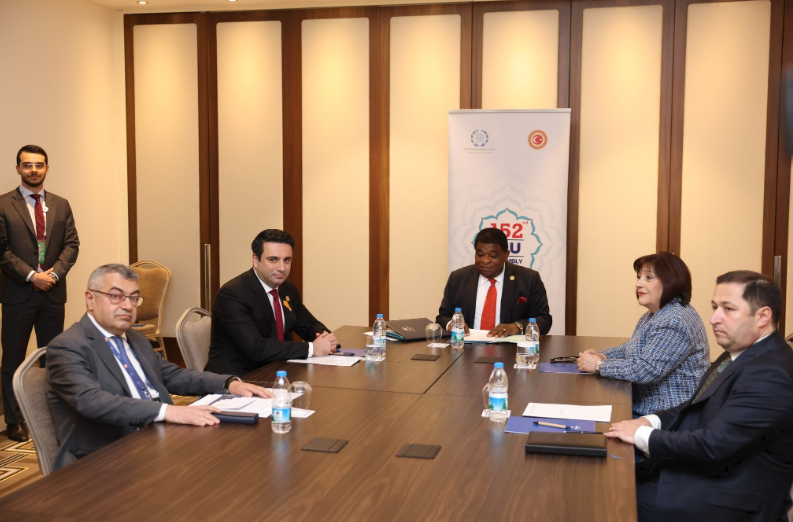 Simonyan və Sahibə Qafarova münasibətlərin normallaşmasından məmnunluqlarını bildirib