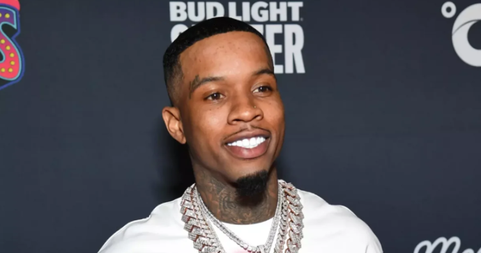 Amerikalı reper 100 milyon dollar təzminat tələb edir